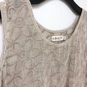 Bodil embroidered linen top